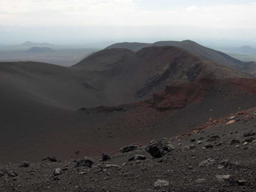 Vue d’un cône monogénique sur les flancs du Tolbatchik, le 16 août 2006