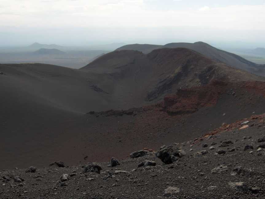 Vue d’un cône monogénique sur les flancs du Tolbatchik, le 16 août 2006