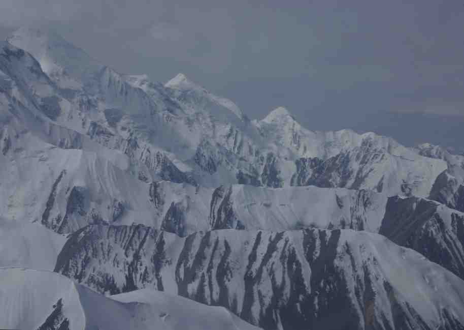 Montagne dominant le glacier Mushketov (Мушкетов)