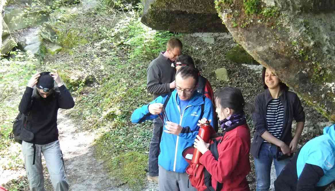 Près de l’entrée de la carrière de Nemours, le 4 mai 2013
