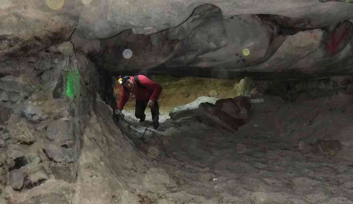 Près de l’entrée de la carrière souterraine, le 4 mai 2013