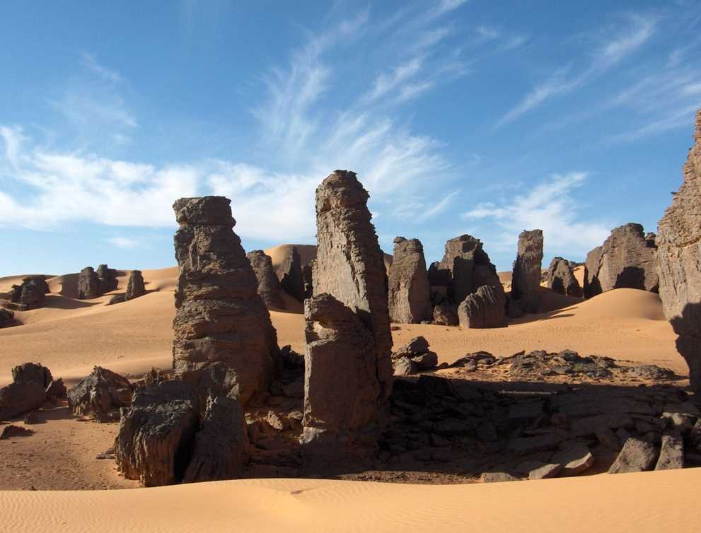 Relief de grès et de sable à Tisras près de Djanet, le 6 mars 2006