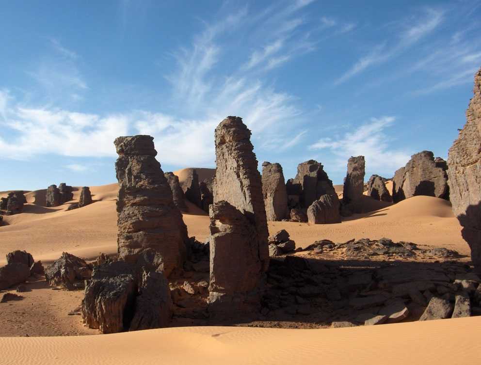 Relief de grès et de sable à Tisras près de Djanet, le 6 mars 2006