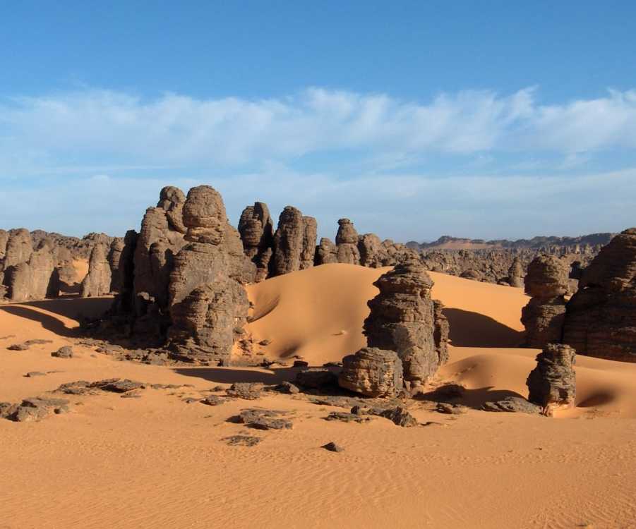 Relief de grès et de sable dans les environs de Tisras, le 6 mars 2006