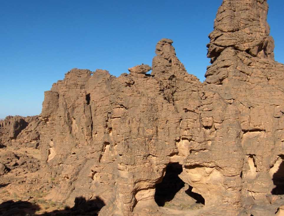 Paysage de pitons de grès du Tassili n’Ajjer, le 13 mars 2006