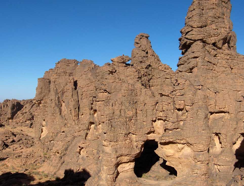 Paysage de pitons de grès du Tassili n’Ajjer, le 13 mars 2006