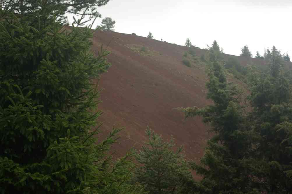 Pente minérale comme sur un « vrai » volcan. Le vendredi 10 mai 2013