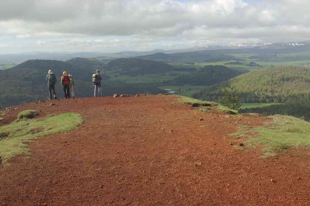 Le puy de Lassolas : un cône monogénique égueulé. Le vendredi 10 mai 2013