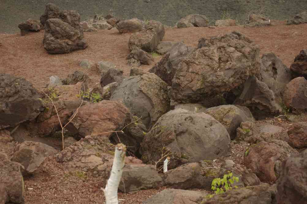 Restes de bombes volcaniques. Le vendredi 10 mai 2013