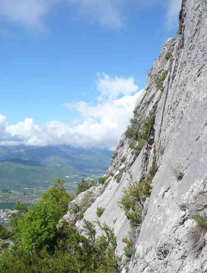 De jolies dalles calcaires qu’on rêve d’escalader ! Le jeudi 13 mai 2010