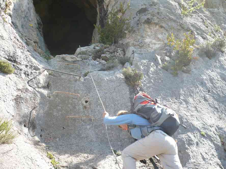 Bernadette montre l’exemple avec enthousiasme. Le jeudi 13 mai 2010