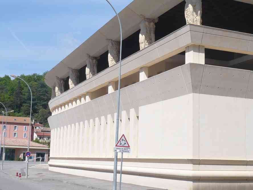 Qui eût cru que Digne fût à l’avant-garde en matière d’architecture ? Le dimanche 16 mai 2010