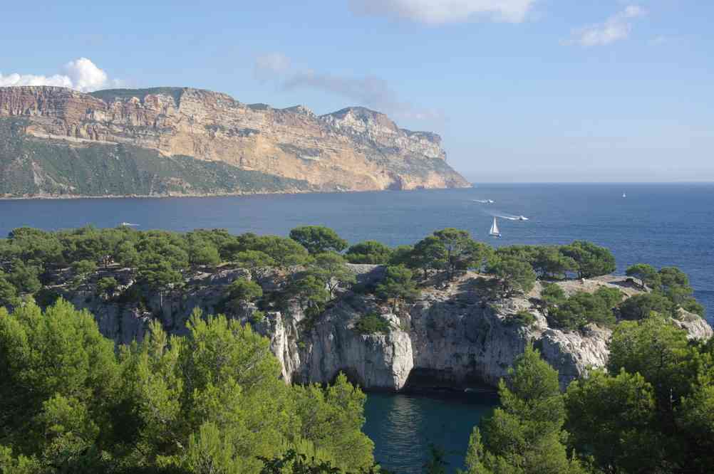 Le cap Canaille vu de la pointe de la Cacau. Le samedi 5 octobre 2013