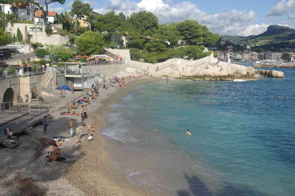 Plage du Bestouan à Cassis. Le samedi 5 octobre 2013