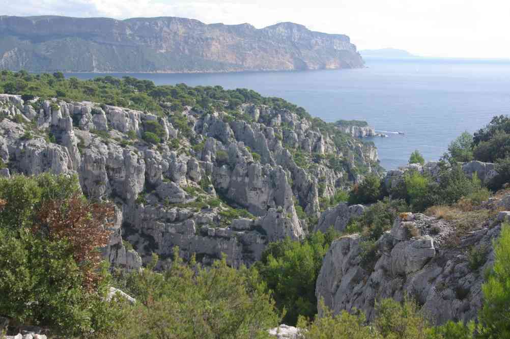 La pointe d’En-Vau (et au fond le cap Canaille). Le dimanche 6 octobre 2013