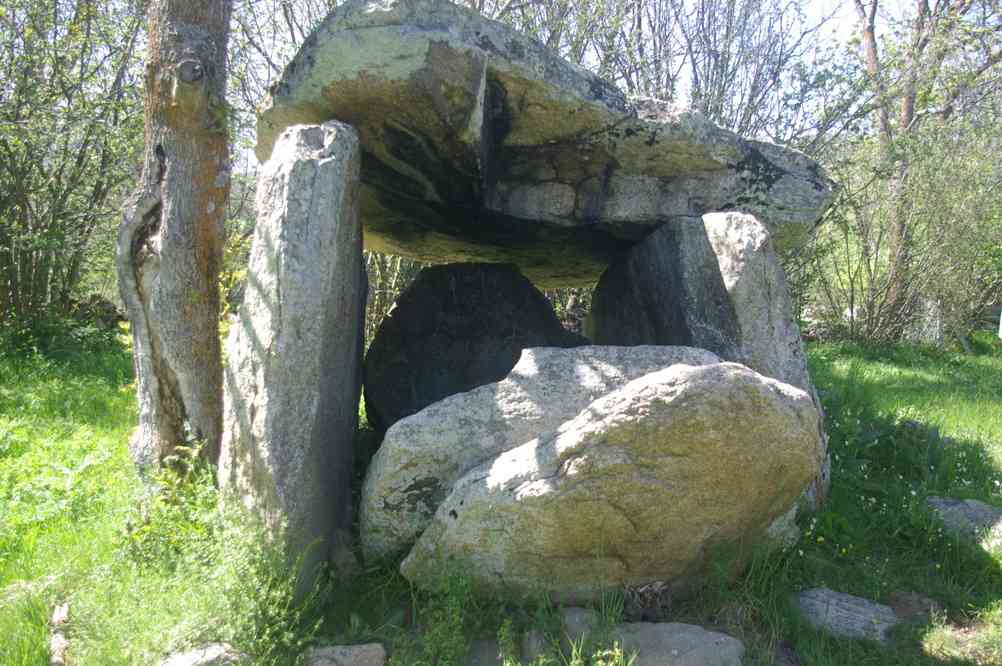 Un dolmen comme en Bretagne ! Le dimanche 1ᵉʳ juin 2014
