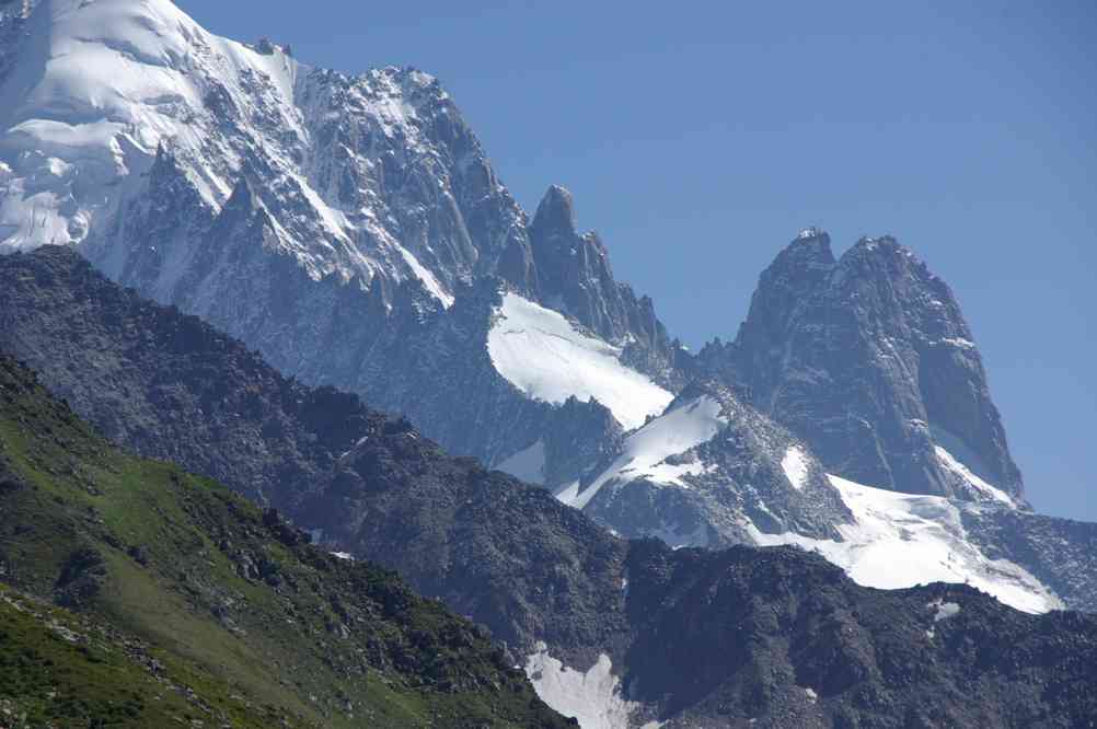 L’aiguille Verte et les Drus, depuis l’arrivée du télésiège. Le lundi 9 août 2010