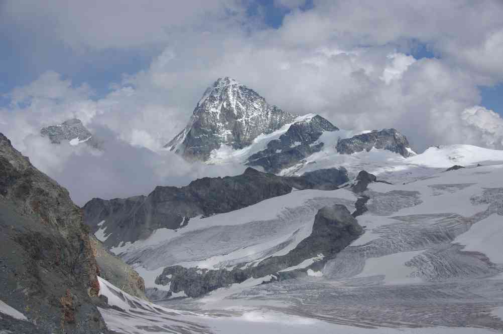 La dent Blanche vue depuis la cabane de Bertol. Le vendredi 13 août 2010