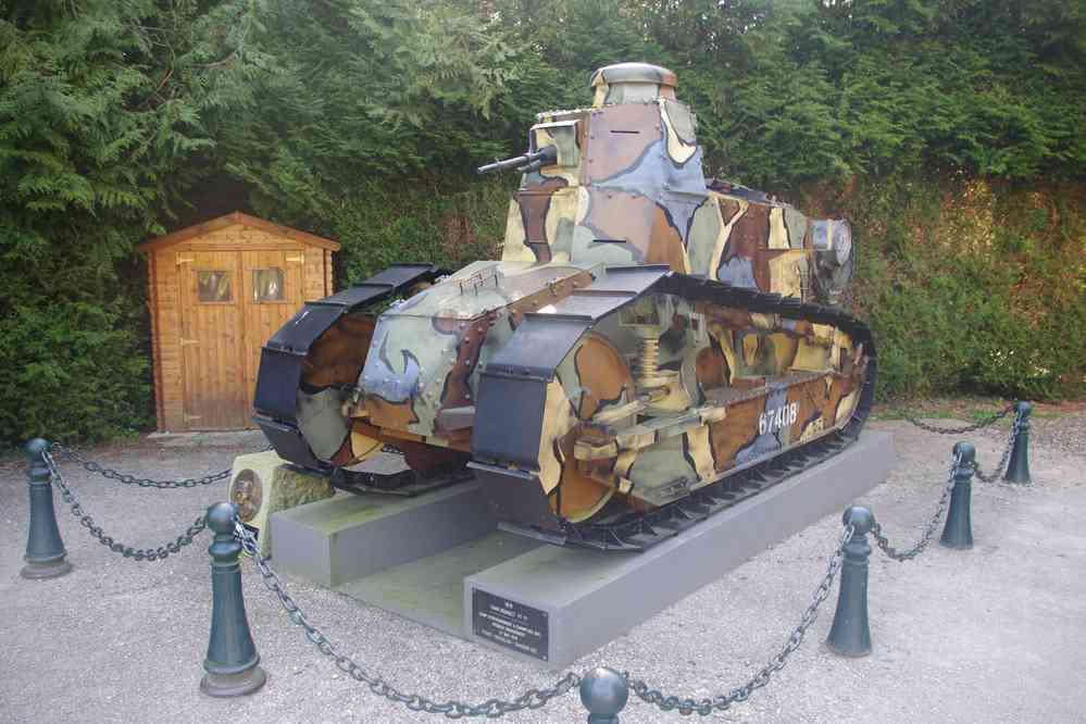 Devant le musée de l’Armistice. Le vendredi 20 avril 2018