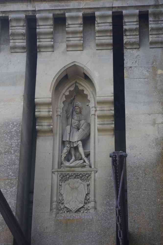 Château de Pierrefonds (statue de Saint-Georges). Le samedi 21 avril 2018