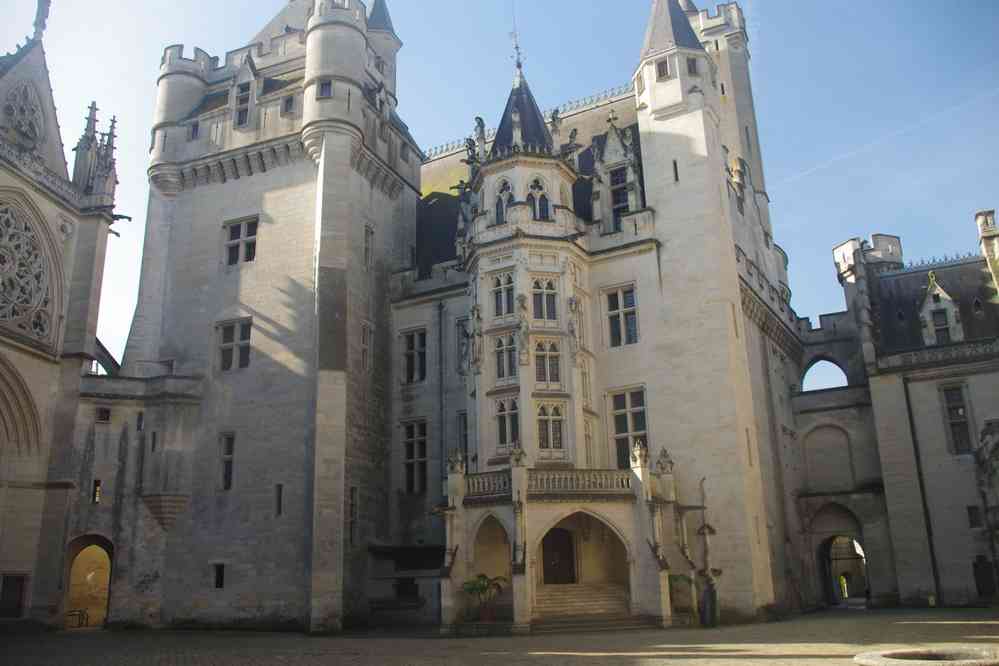 La cour du château de Pierrefonds. Le samedi 21 avril 2018