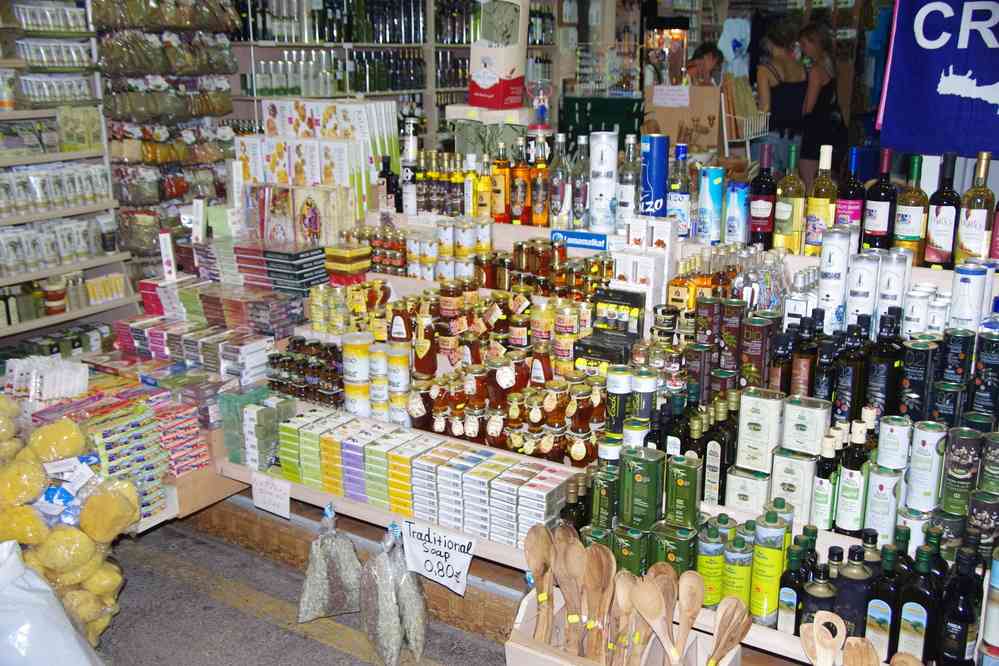 La Canée (Χανιά), produits locaux pour les touristes. Le mardi 12 août 2014