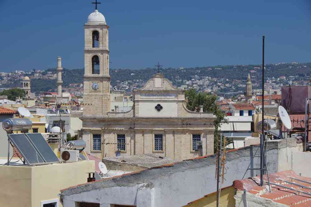 La Canée (Χανιά), sur la butte derrière la synagogue. Le mardi 12 août 2014