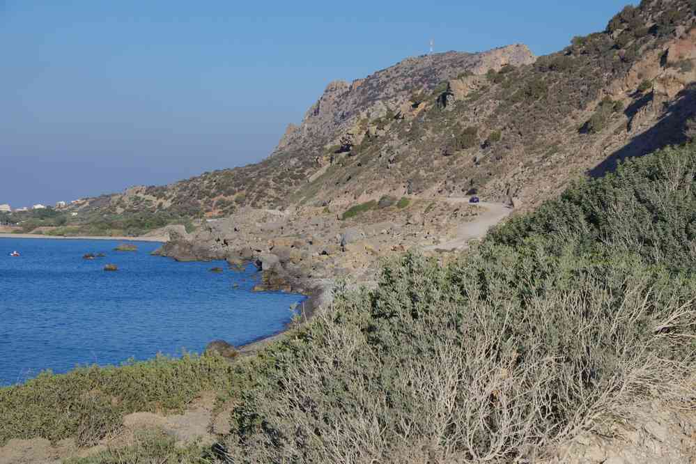 Début de randonnée sur une route en terre. Le mercredi 13 août 2014