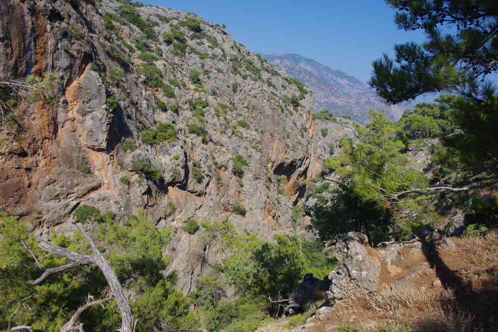 Descente dans un cañon en arrivant à Sougia (Σούγια). Le mercredi 13 août 2014