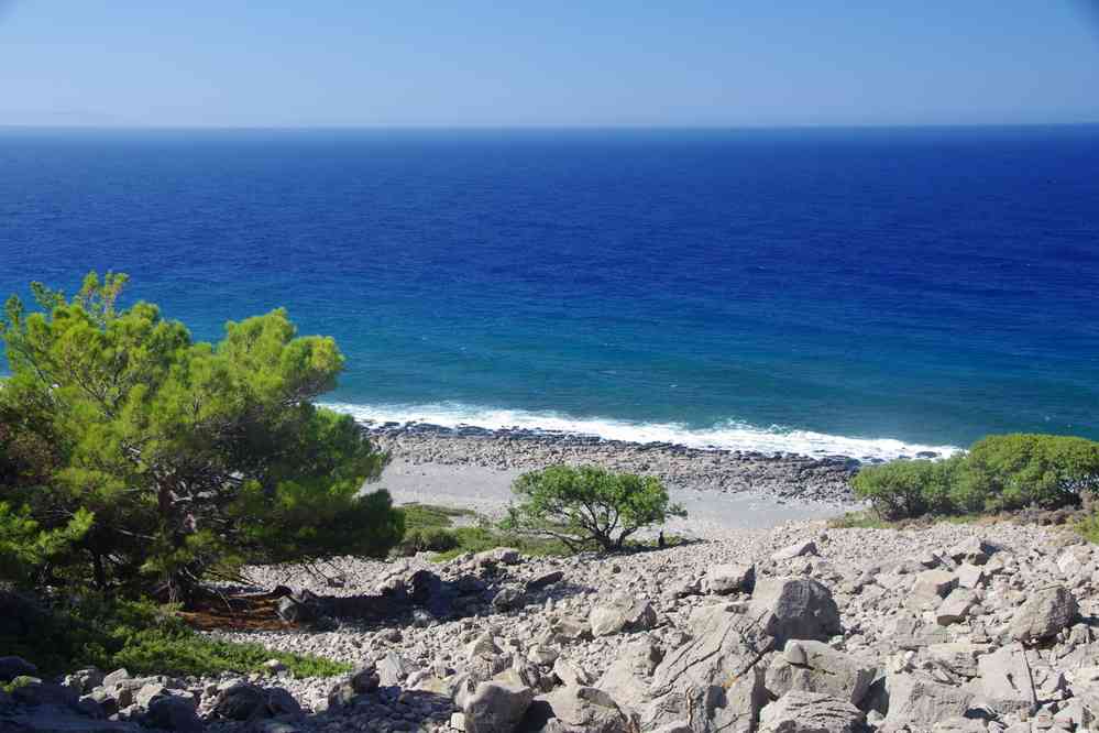 Au fond à gauche l’île de Gavdos (Γαύδος) ; au fond à droite la Libye !. Le samedi 16 août 2014