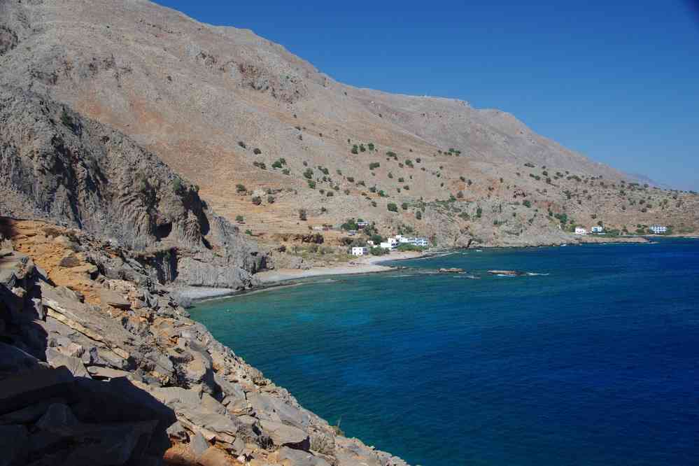 Vers Loutro (Λουτρό) : on va prendre le sentier le plus facile. Le samedi 16 août 2014