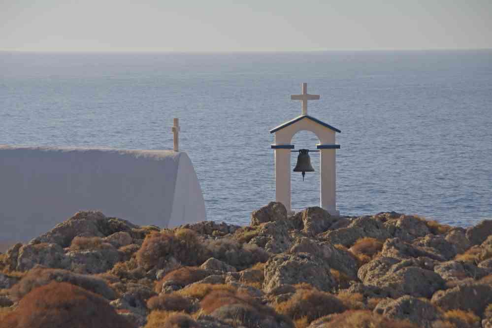 L’église de Timios Stavros (Σταυρός) (Τίμιος Σταυρός) (Τιμιος Σταυρος) entre Loutro (Λουτρό) et Sfakia (Σφακιά). Le dimanche 17 août 2014