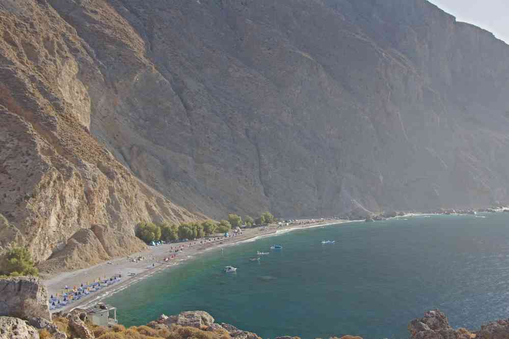 Arrivée à la plage de Glyka Nera (Γλυκά Νερά) (source d’eau douce). Le dimanche 17 août 2014