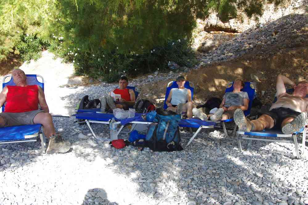 Pause café & sieste à la plage de Glyka Nera (Γλυκά Νερά). Le dimanche 17 août 2014