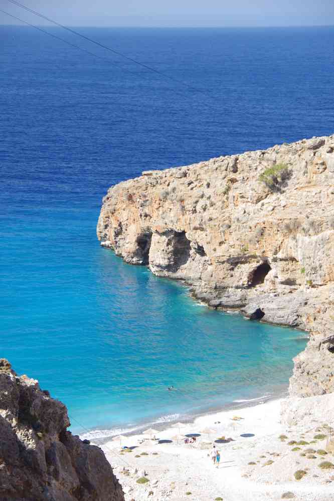 Petite plage depuis la route. Le dimanche 17 août 2014