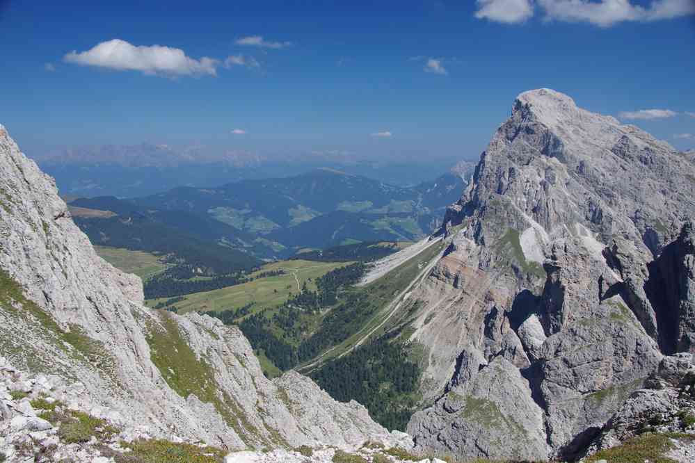 En bas les riants alpages où nous aurions pu passer une douce journée.... Le lundi 31 août 2015