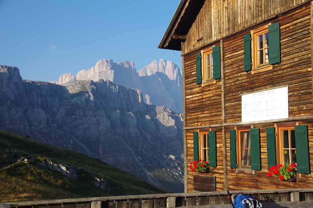 Le refuge Genova au petit matin. Le mardi 1ᵉʳ septembre 2015