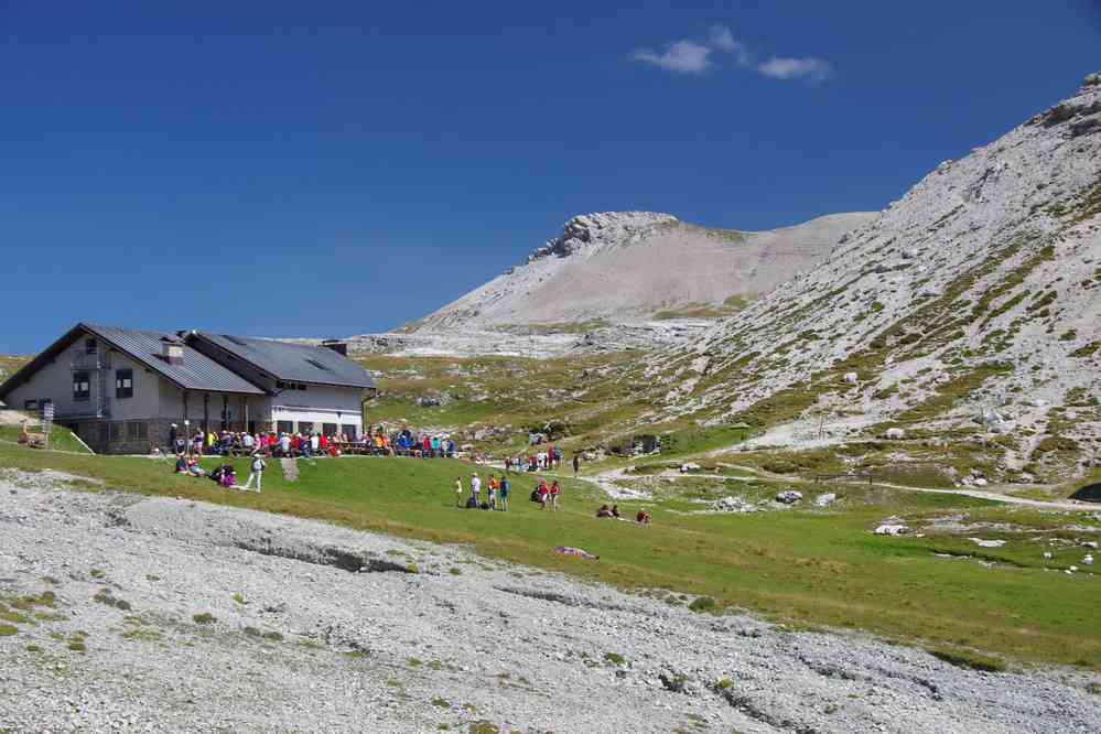 Le refuge de Puez pas franchement désert. Le mardi 1ᵉʳ septembre 2015