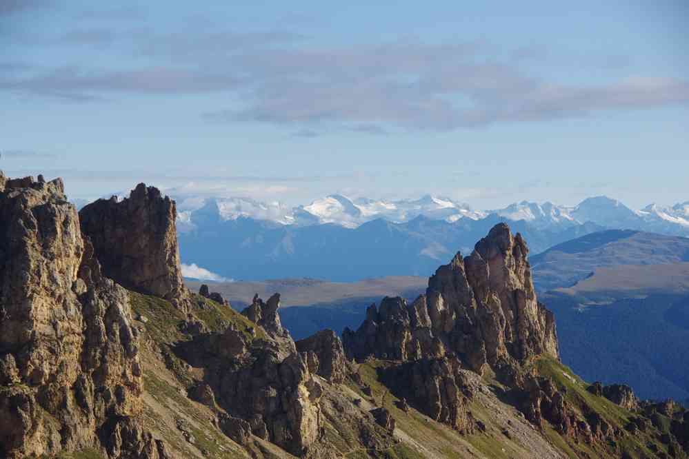 Plein de sommets enneigés (l’un d’eux est peut-être le Großglockner). Le vendredi 4 septembre 2015