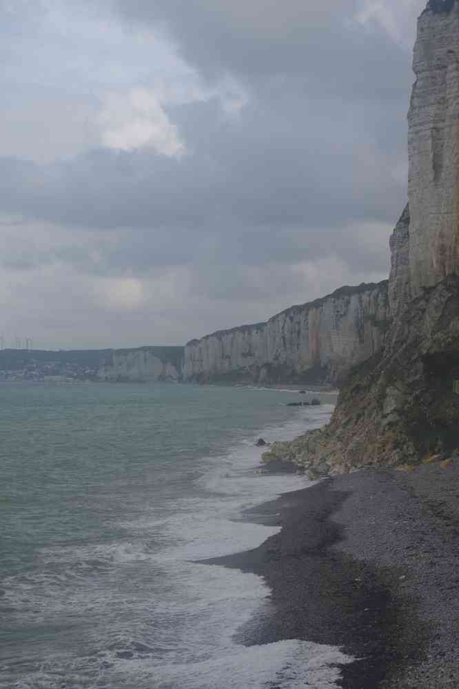 Les falaises depuis la plage d’Yport. Le samedi 17 octobre 2015