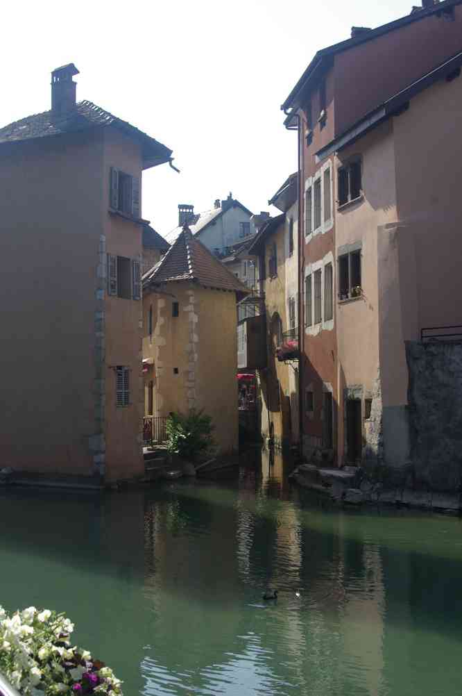 Traversée au pas de charge du centre-ville d’Annecy. Le mercredi 14 juillet 2010