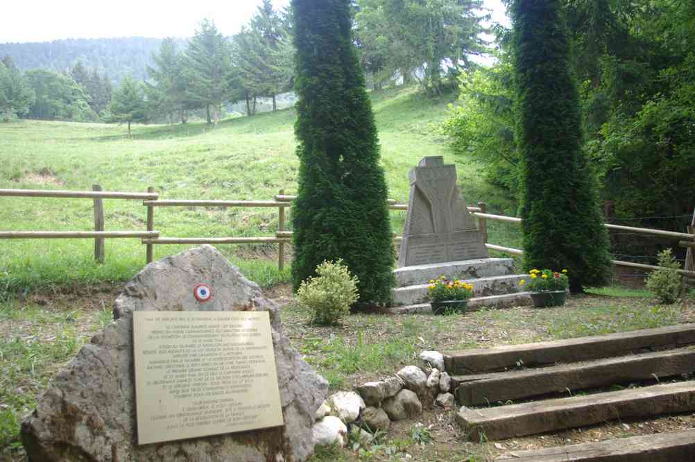 Un bref instant de recueillement avant de monter. Le mercredi 14 juillet 2010