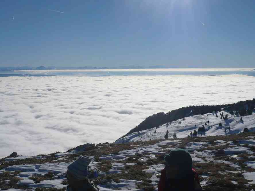 Pique-nique au Grand Crêt (1702 m) avant une belle descente... en télécabine. Le samedi 1ᵉʳ janvier 2011