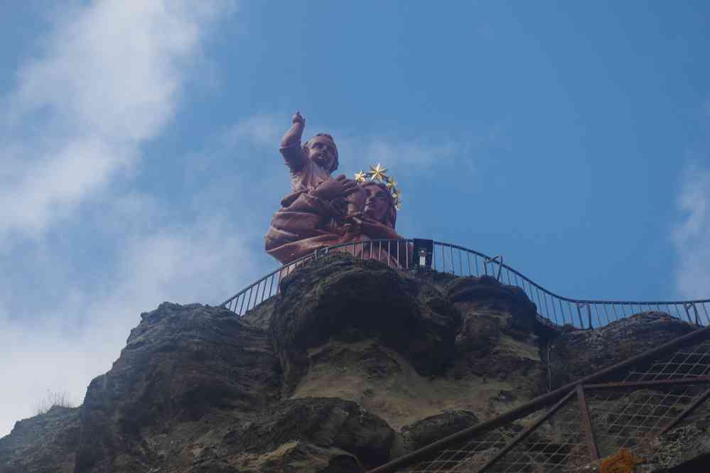 Montée vers la statue. Le dimanche 27 mars 2016