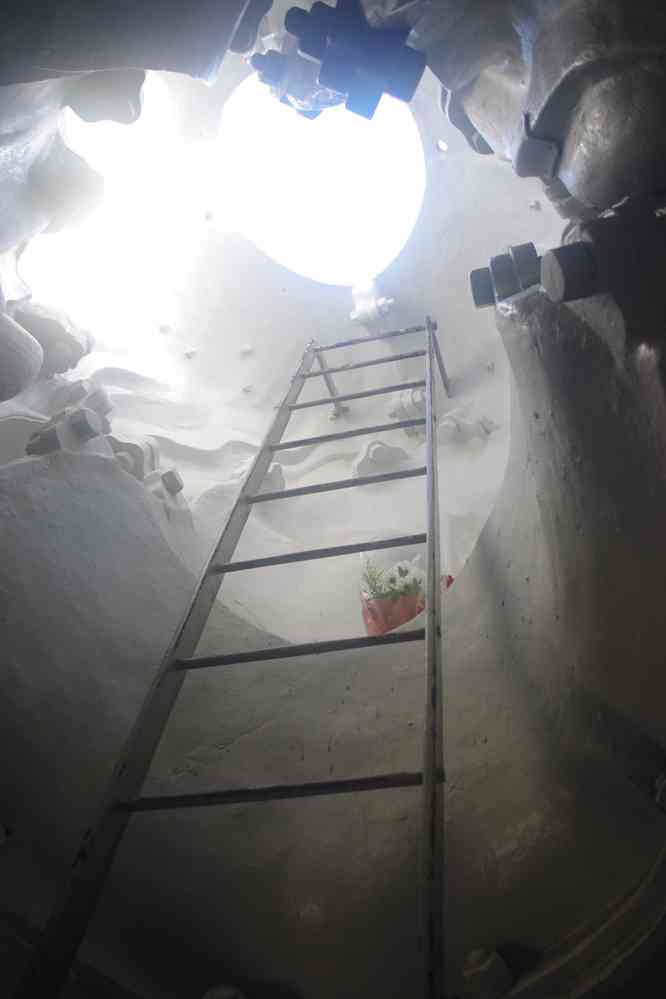 Il paraît qu’autrefois on pouvait s’asseoir les pieds dans le vide !. Le dimanche 27 mars 2016