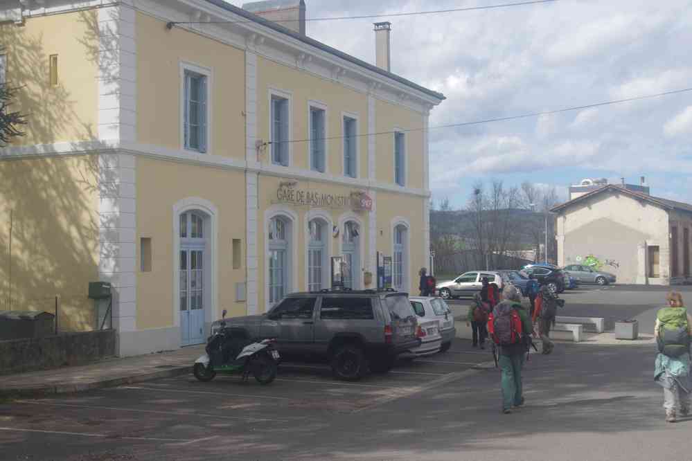 Voilà ! C’est fini ! Et merci à Jacques d’avoir convoyé nos sacs !. Le lundi 28 mars 2016