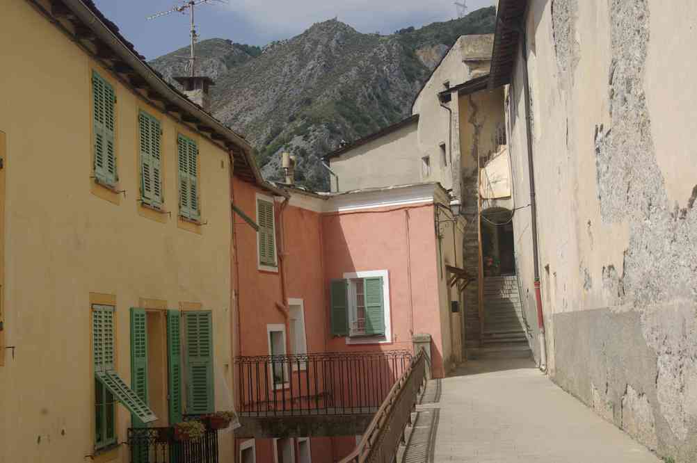 Saorge, près de l’église Saint-Sauveur. Le samedi 28 juillet 2012