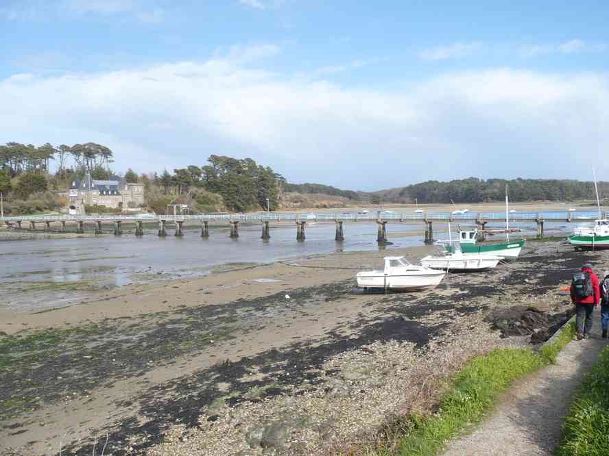 Passerelle traversant l’estuaire... Le vendredi 2 avril 2010