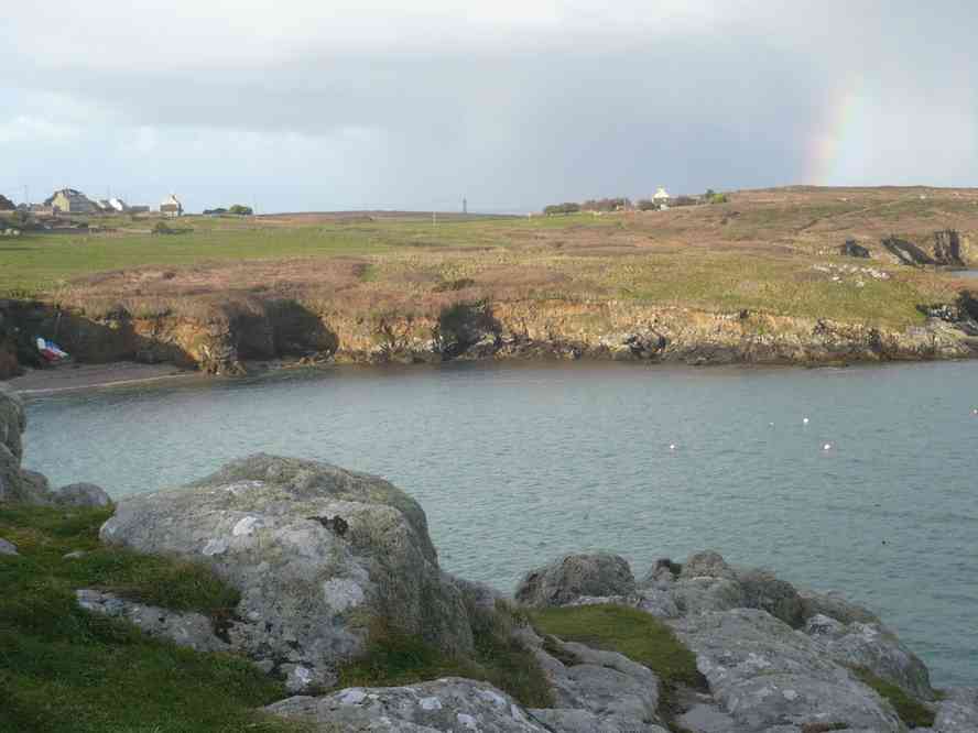 Avant l’averse... (au loin le phare de la Jument). Le dimanche 4 avril 2010