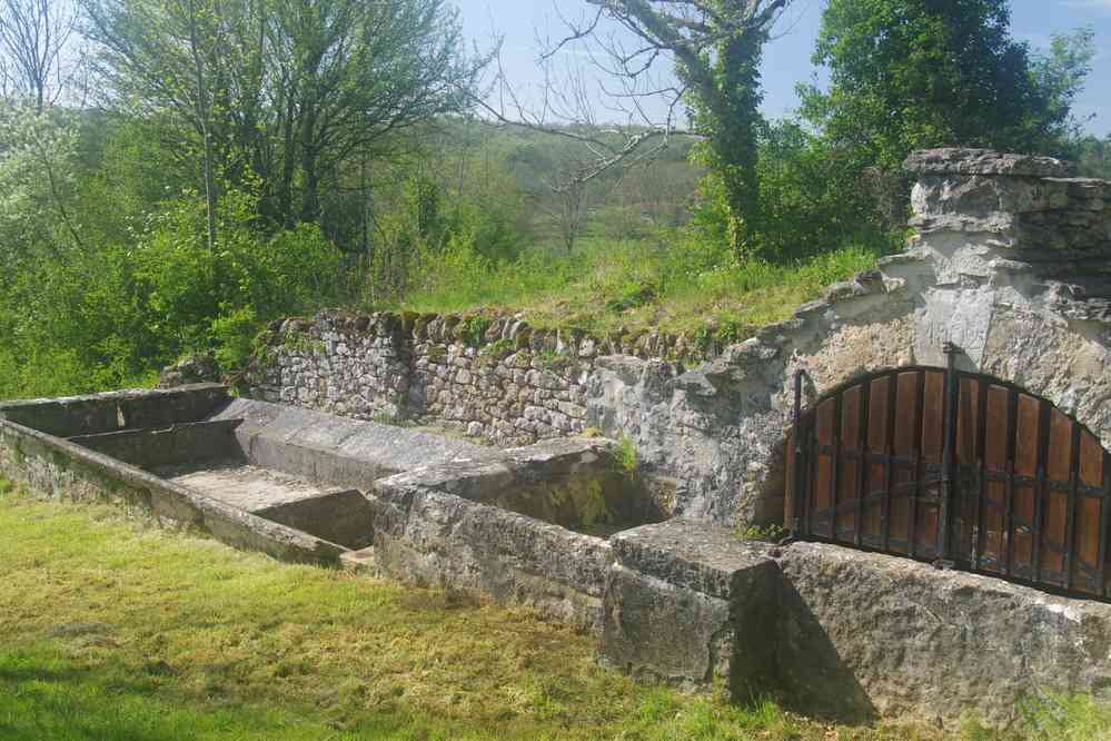 Ancien lavoir près de Béduer. Le vendredi 14 avril 2017